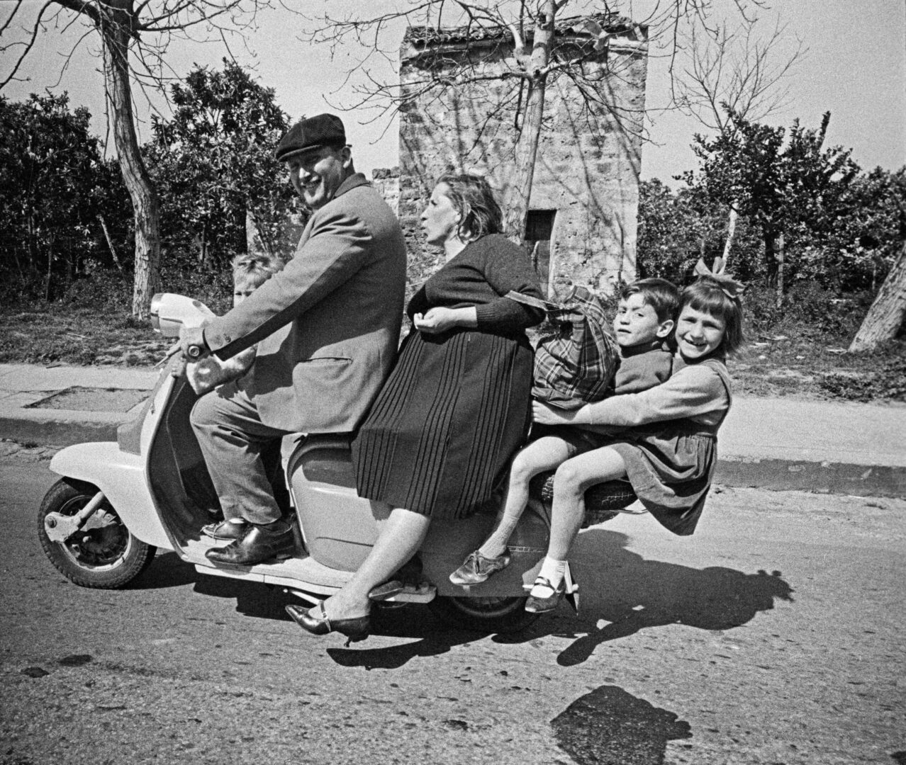 Al momento stai visualizzando LES ITALIENS di Bruno Barbey | Pordenone, 21 Dicembre – 4 Maggio