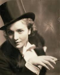 Scopri di più sull'articolo Marlene Dietrich: la leggenda dei molari e di come si scolpisce un mito a colpi di tenaglie